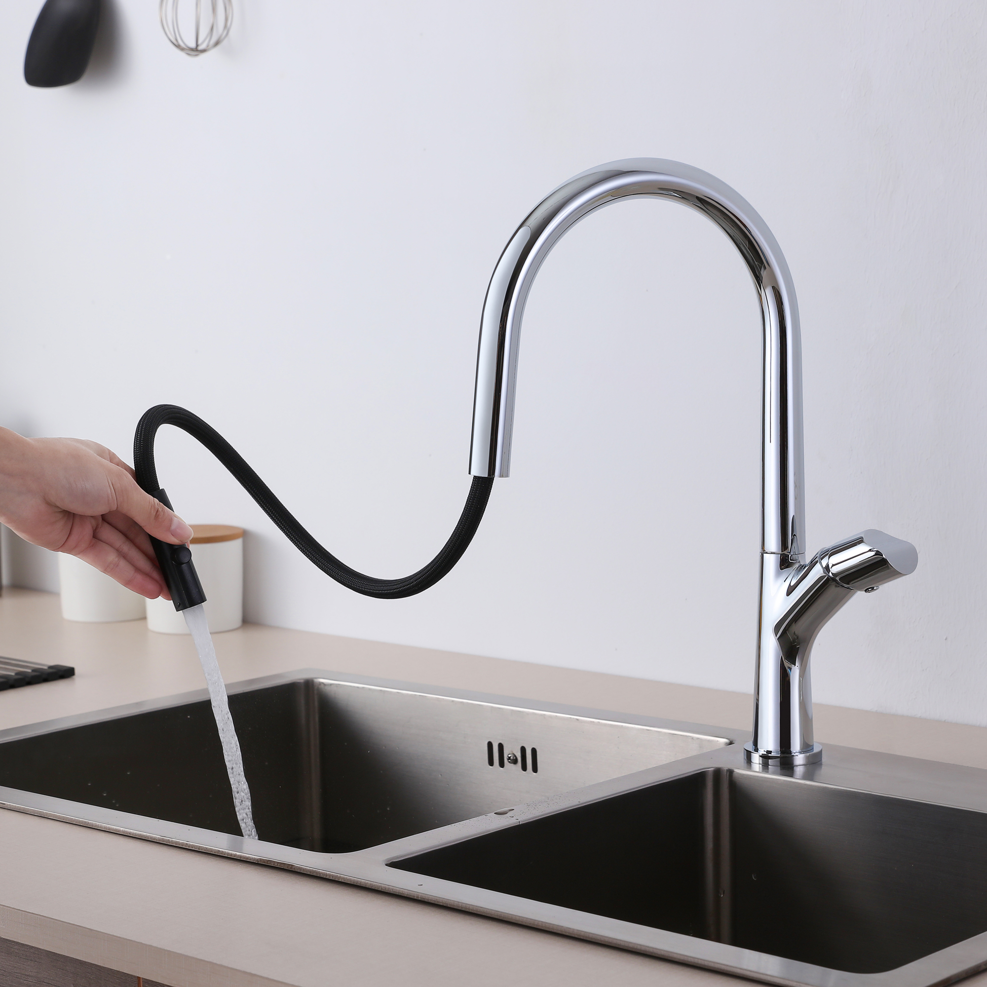 Небольшой размер POM Spray Brass Good Quality Pull Down Kitchen Faucet для горячей и холодной воды